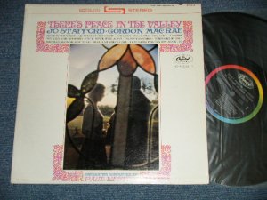 画像1: JO STAFFORD + GORDON MACRAE   - THERE'S PEACE IN THE VALLEY (Ex+++/Ex++++ A-4,5,6,:Ex+ ) / 1963 US AMERICA ORIGINAL "BLACK with RAINBOW CAPITOL Logo on TOP Label" STEREO Used LP 