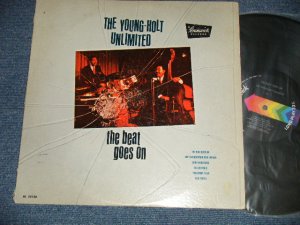 画像1: THE YOUNG-HOLT UNLIMITED - THE BEAT GOES ON ( Ex+/Ex++ BB )  / 1967 US AMERICA ORIGINAL "MONO" Used  LP 