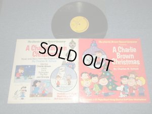 画像1: ost by CHARLES M. SCHULZ, Music by VINCE GUARALDI - A CHARLIE BROWN CHRISTMAS : SNOOPY : With COLOR BOOKLET (Ex++/Ex+++) / 1977 US AMERICA ORIGINAL "YELLOW Label Version"  Used LP   
