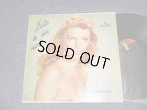 画像1: JULIE LONDON - JULIE IS HER NAME (DEBUT ALBUM) (2nd press NON CREDIT "STEREO" Logo on FRONT COVER Version"  and 1st Press Label" and  " UN GLOSSY Jacket" ) ( Ex/Ex++ SWOFC, TEAROFC&BC) / 1960 US AMERICA ORIGINAL STEREO Used LP 