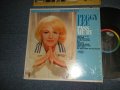 PEGGY LEE - PASS ME BY (MINT-/MINT- A-5:Ex+++ Looks:Ex++) / 1965 US AMERICA ORIGINAL 1st  Press "BLACK With RAINBOW 'CAPITOL' Logo on TOP  Label"  STEREO Used LP 