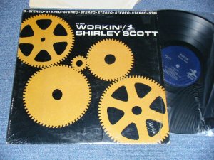 画像1: SHIRLEY SCOTT - WORKIN' (Ex+++/MINT-) / 1967 US AMERICA ORIGINAL "DARK BLUE with SILVER Print TRIDENT at RIGHT Label" STEREO Used LP