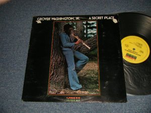 画像1: GROVER WASHINGTON JR. - A SECRET PLACE  (Ex-/Ex+ Looks:Ex++ TEAROFC) / 1976 US AMERICA ORIGINAL Used LP 