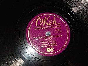 画像1: JOHNNY HODGES and His Orchestra - A)DANCE OF THE MOON   B) HOME TOWN BLUES (Ex+/Ex++) / 1939 US AMERICA ORIGINAL Used  78rpm SP