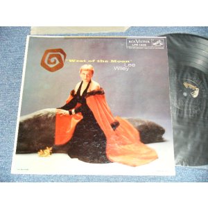 画像: LEE WILEY - WEST OF THE MOON ( Ex++/MINT- Tape Seam ) / 1957 US AMERICA ORIGINAL MONO Used LP