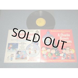 画像: ost by CHARLES M. SCHULZ, Music by VINCE GUARALDI - A CHARLIE BROWN CHRISTMAS : SNOOPY : With COLOR BOOKLET (Ex++/Ex+++) / 1977 US AMERICA ORIGINAL "YELLOW Label Version"  Used LP   