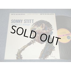 画像: SONNY STITT - AT THE D.J. LOUNGE (Ex+++/MINT-)  / 1976 Version US AMERICA "YELLOW & PINK Label" STEREO Used LP 