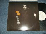 画像: GEORGE BENSON  - WHILE THE CITY SLEEPS (MINT-/MINT-)/ 1986 US AMERICA  ORIGINAL Used LP 