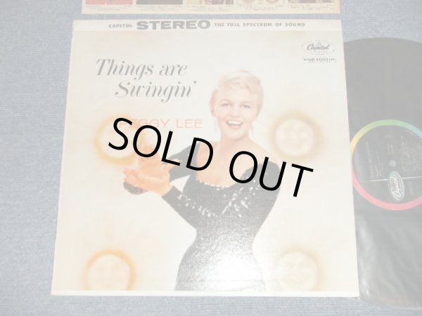 画像1: PEGGY LEE - THINGS ARE SWINGIN' (Ex+++/MINT-) / 1958 US America ORIGINAL 1st Press "BLACK With RAINBOW 'CAPITOL' Logo on LEFT Label" Stereo Used LP 