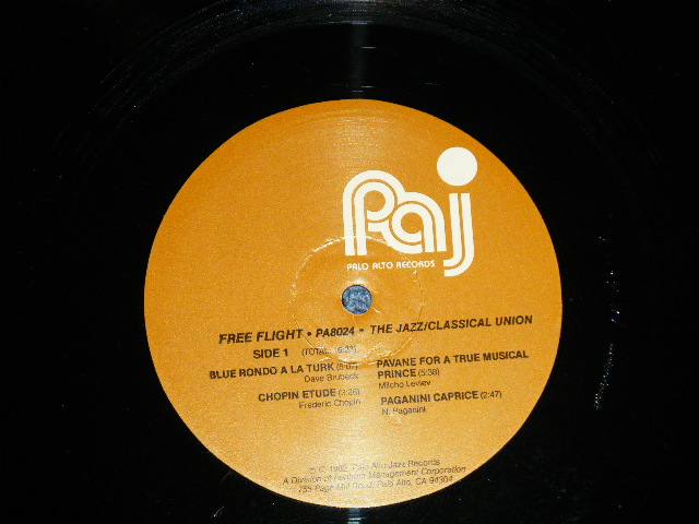 画像: The JAZZ/CLASSICAL UNION  - FREE FLIGHT ( Ex++,VG+++ / Ex+++ )  / 1982 US AMERICA ORIGINAL  Used LP  