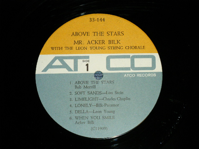 画像: Mr. ACKER BILK -  ABOVE THE STARS    ( Ex+++, VG+++/Ex++ Looks: EX+++ )   / 1962  US AMERICA ORIGINAL MONO  Used   LP  