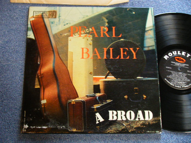 画像1: PEARL BAILEY - PEARL BAILEY A-BROAD ( Ex-/Ex+++) / 1957 US AMERICA ORIGINAL "1st Press BLACK woith RED Logo on TOP Label"  MONO Used LP 