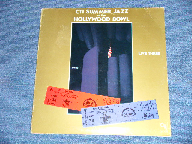 画像: CTI ALL-STARS (HUBERT LAWS,GROVER WASHINGTON JR.,STANLEY TURRENTINE,DEODATO,MILT JACKSON,JOHNNY HAMMOND,JOE FARRELL,GEROGE BENSON,HANK CRAWFORD,FREDDIE HABBARD,AIRTO,ESTHER PHILLIPS,RON CARTER,JACK DESHONNETTE,BOB JAMES) - CTI SUMMER JAZZ : AT THE HOLLYWOODBOWL LIVE THREE  ( Ex+/Ex++) / 1977 US AMERICA ORIGINAL Used LP  