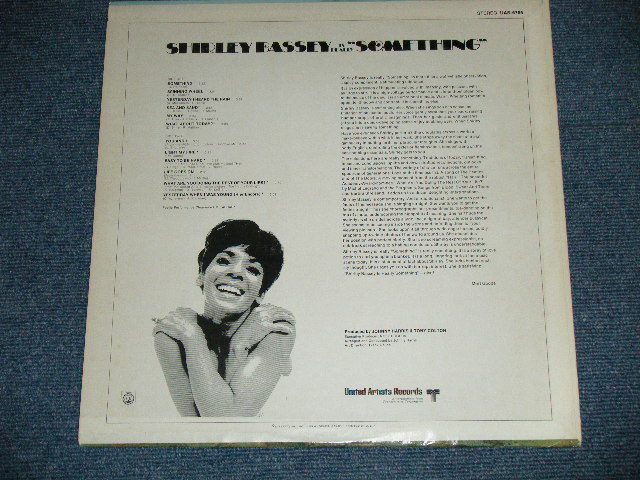 画像: SHIRLEY BASSEY -  IS REALLY "SOMETHING" ( Ex++/MINT- )  / 1970 US AMERICA ORIGINAL Used LP 