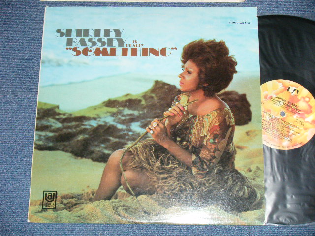 画像1: SHIRLEY BASSEY -  IS REALLY "SOMETHING" ( Ex++/MINT- )  / 1970 US AMERICA ORIGINAL Used LP 