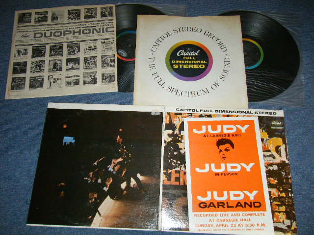 画像1: JUDY GARLAND - JUDY AT CARNEGIE HALL   ( Ex++,Ex/Ex+++ : stearobc) / 1961 US AMERICA ORIGINAL 1st Press "BLACK with RAINBOW Ring 'CAPITOL' Logo on LEFT Label" STEREO Used 2-LP's 