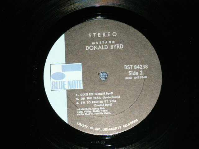 画像: DONALD BYRD - MUSTANG!  ( Ex+++/MINT-) / 1970 Version US AMERICA REISSUE "BLACK with LIGHT BLUE LOGO on LEFT SIDE Labell" Used LP 