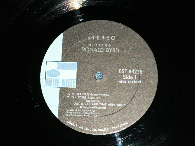 画像: DONALD BYRD - MUSTANG!  ( Ex+++/MINT-) / 1970 Version US AMERICA REISSUE "BLACK with LIGHT BLUE LOGO on LEFT SIDE Labell" Used LP 