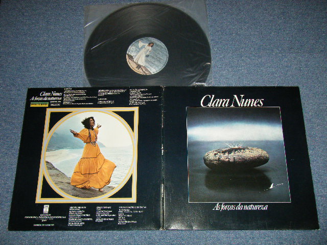 画像1: CLARA NUNES ( BRAZILIAN "SAMBA" FEMALE SINGER)  - AS FORCAS DA NATUREZA : With BOOKLET ( Ex++/MINT-) / 1977 BRAZIL  ORIGFINAL  Used LP