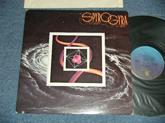 画像1: SPYROGYRA - SPYROGYRA (Ex++/MINT- Looks:Ex++  Cut out) / 1977 US AMERICA ORIGINAL Used LP
