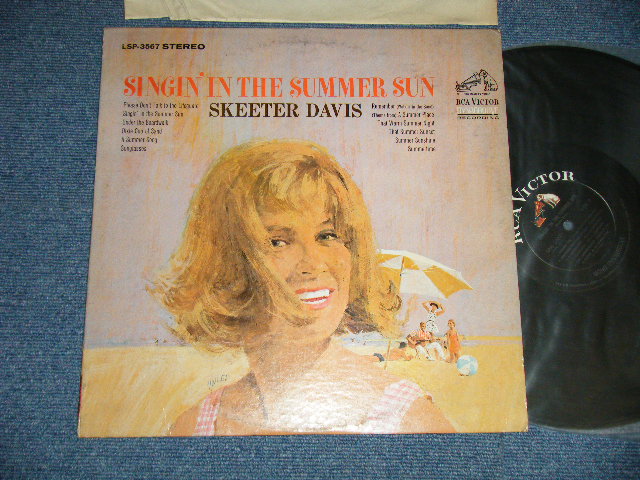 画像1: SKEETER DAVIS - SINGIN' IN THE SUMMER SUN  ( Ex+/Ex+++  SWOFC )  / 1966 US AMERICA   ORIGINAL STEREO  Used LP