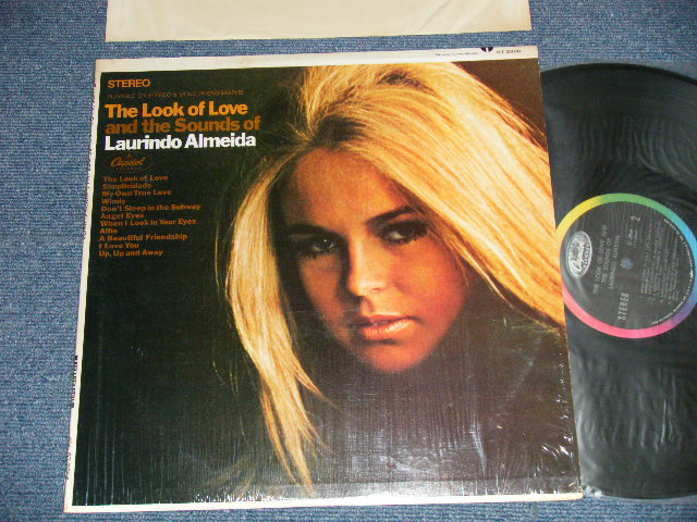 画像1: LAURINDO ALMEIDA - THE LOOK OF LOVE AND THE SOUNDS OF L.A.  (MINT-/Ex+++ ) / 1968 US AMERICA ORIGINAL "BLACK with RAINBOW CAPITOL LOGO on TOP LABEL" STEREO Used LP
