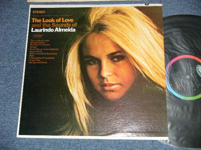 画像1: LAURINDO ALMEIDA - THE LOOK OF LOVE AND THE SOUNDS OF L.A.  (Ex+++/Ex+++ ) / 1968 US AMERICA ORIGINAL "BLACK with RAINBOW CAPITOL LOGO on TOP LABEL" STEREO Used LP