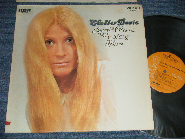 画像1: SKEETER DAVIS - LOVE TAKES A LOT OF MY TIME  (Ex++/MINT- ) / 1971 US AMERICA ORIGINAL Used LP 