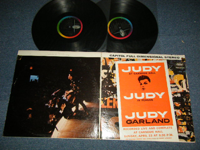 画像1: JUDY GARLAND - JUDY AT CARNEGIE HALL   (Ex+++/MINT- STOFC, STOBC, STOL) / 1961 US AMERICA ORIGINAL 1st Press "BLACK with RAINBOW Ring 'CAPITOL' Logo on LEFT Label" STEREO Used 2-LP's 