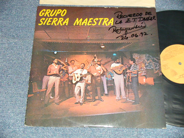 画像1: GRUPO SIERRA MAESTRA - DESDE AQUI  : AUTOGRAPHED SIGN (Ex+\Ex++ )  / 1988 CUBA ORIGINAL Used LP