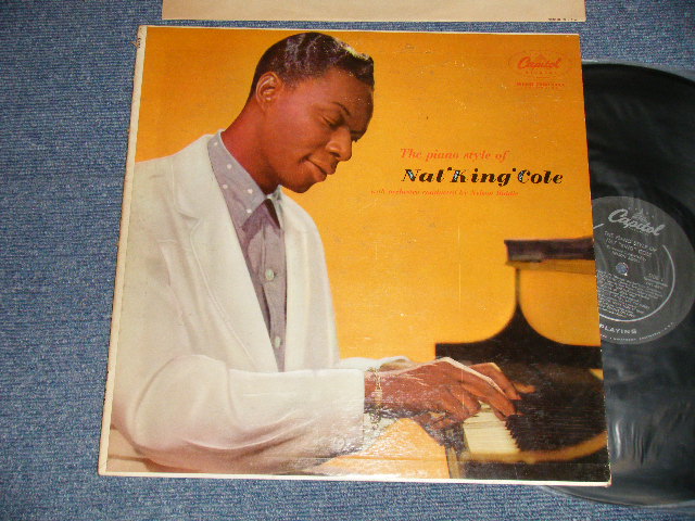 画像1: NAT 'KING' COLE - THE PIANO STYLE OF NAT 'KING' COLE (Ex++/Ex+++)  1956 US AMERICA ORIGINAL 1st Press "BLACK with SILVER PRINT Label" MONO Used LP  
