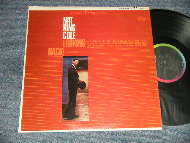 画像1: NAT KING COLE  - LOOKING BACK (Ex+++/Ex+++) / 1965 US AMERICA ORIGINAL 1st Press "BLACK with RAINBOW Band with CAPITOL Logo on TOP Label"  STEREO  Used LP