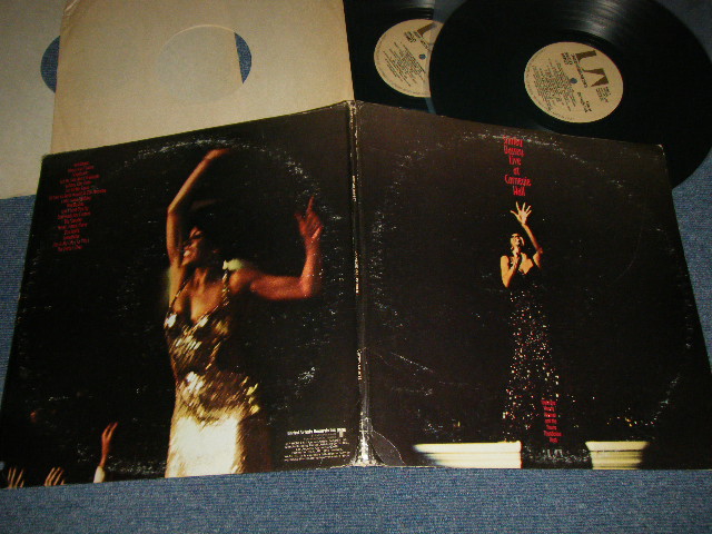 画像1: SHIRLEY BASSEY - LIVE AT CARNEGIE HALL (Ex/Ex+++ BB)  / 1973 US AMERICA ORIGINAL Used 2-LP 