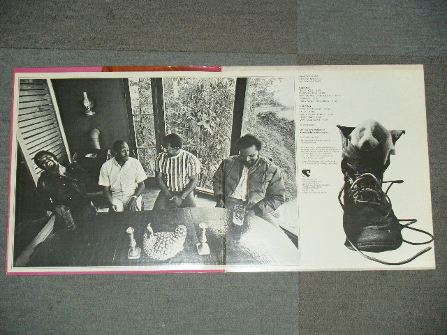 画像: THE JAZZ CRUSADERS - OLD SOCKS NEW SHOES, NEW SOCKS OLD SHOES / 1970  US ORIGINAL used LP